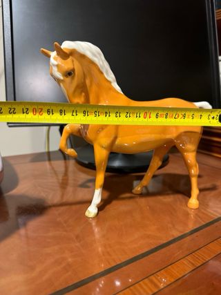 CABALLO PORCELANA INGLESA SELLO BESWICK