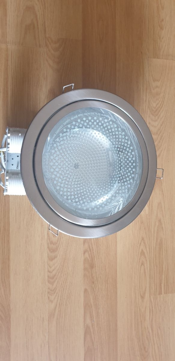 Platón cromado gris