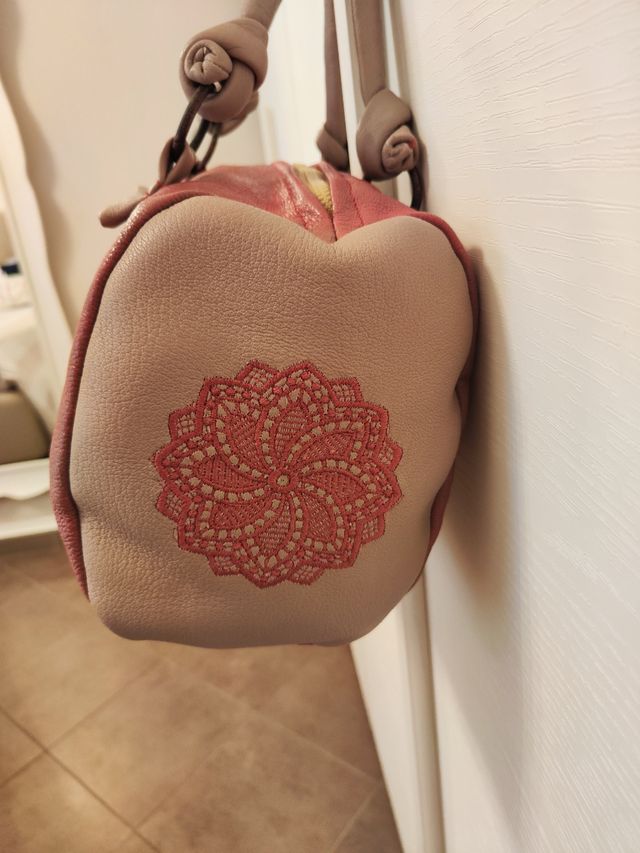 Borsa bauletto color rosa tenue e grigio