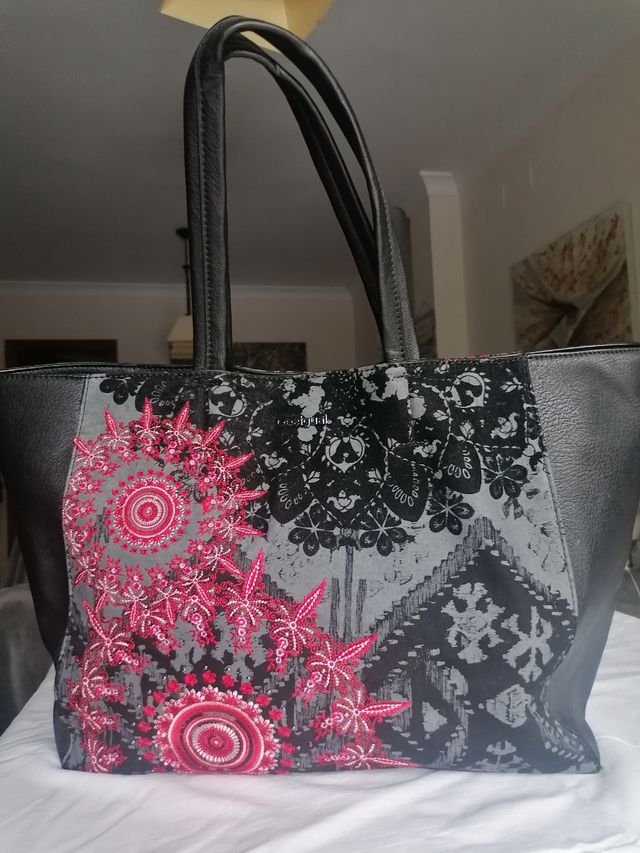 Bolso grande marca Desigual