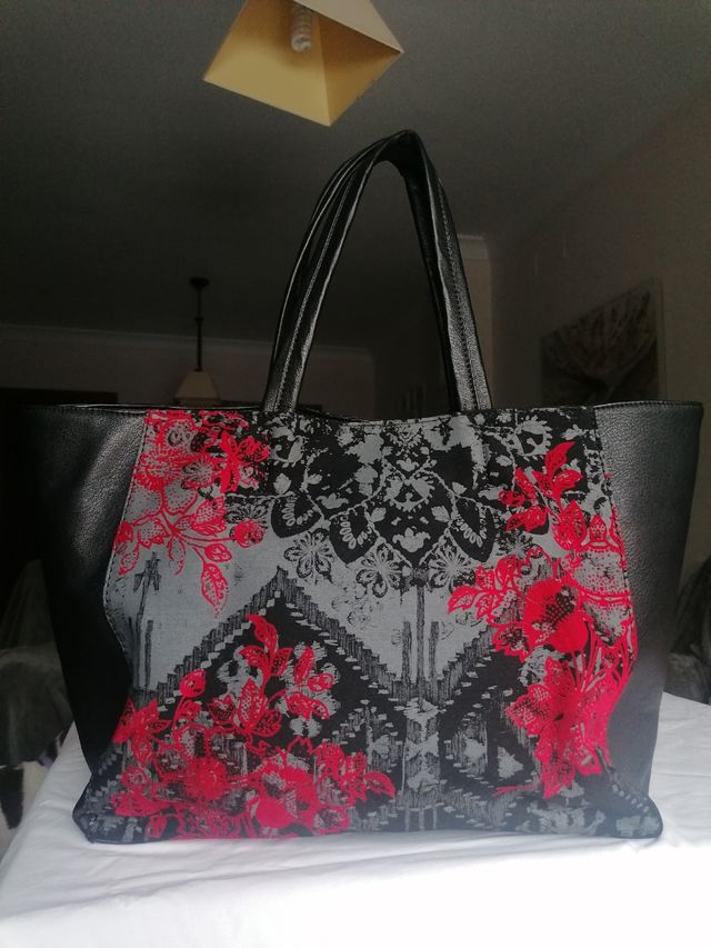 Bolso grande marca Desigual