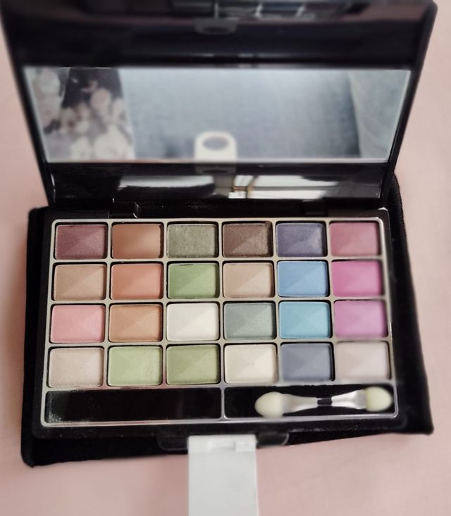 Estuche sombra de ojos D&L