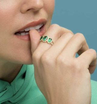 Anillo Oro Macizo Piedras Verdes