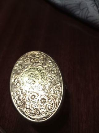 Caja esmaltada con oro