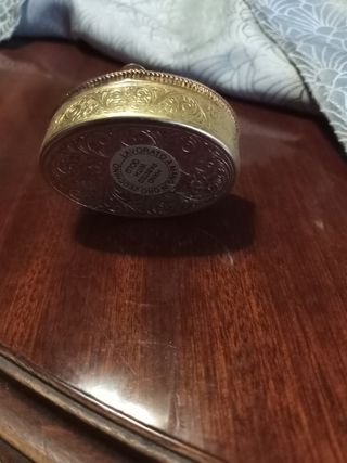 Caja esmaltada con oro