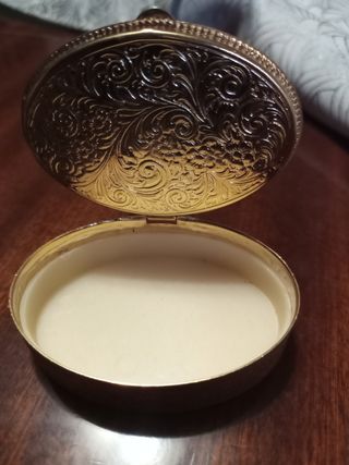 Caja esmaltada con oro