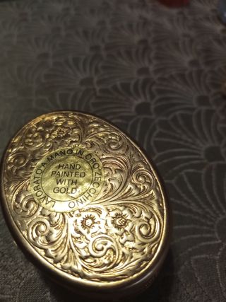 Caja esmaltada con oro