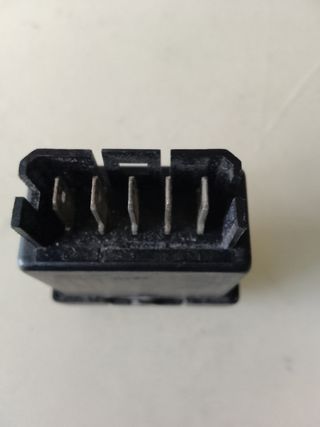 Boton elevalunas Renault 19 y 21. Vale para Saxo