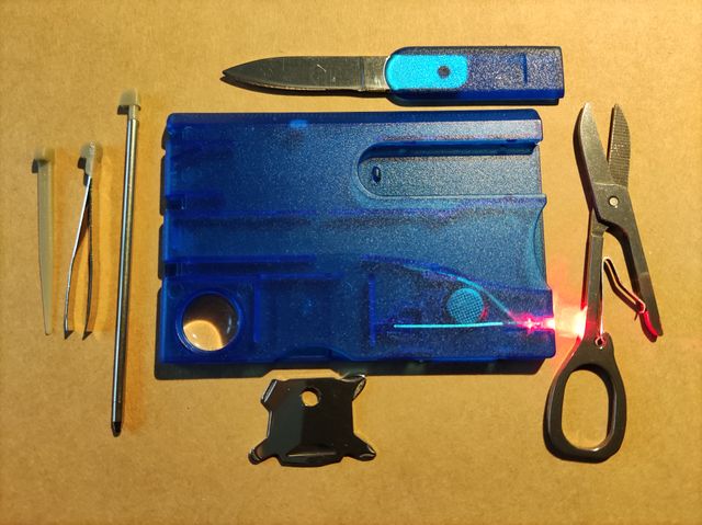 Tarjeta multiherramienta tipo Swis Card