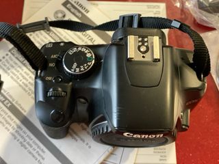 Canon EOC REBEL XSI + OPTICA 18/55 (6200 disparos)