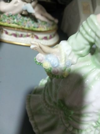 Statua Dama carillon porcellana collezione 22x16cm