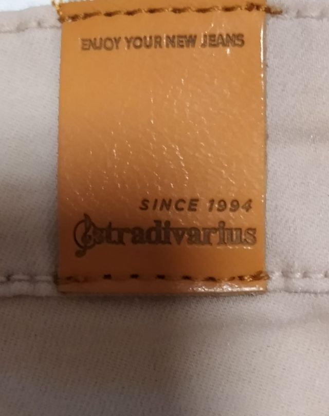 Pantalón ajustado Stradivarius 34