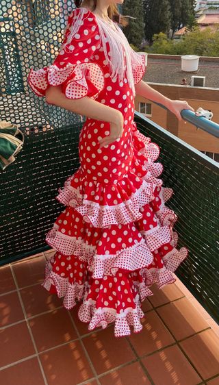 Vestido de flamenca rojo lunares blancos