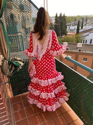 Vestido de flamenca rojo lunares blancos
