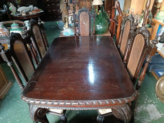 Juego mesa con 6 sillas de madera de caoba
