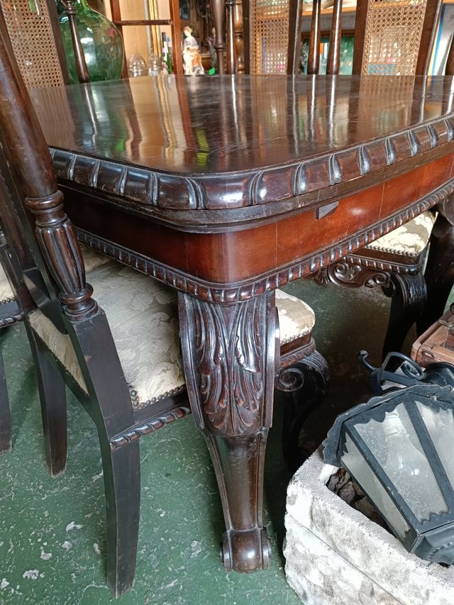 Juego mesa con 6 sillas de madera de caoba
