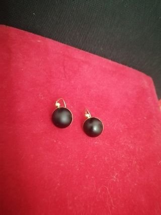 Pendientes de oro y azabache