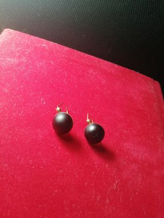Pendientes de oro y azabache