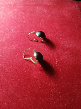 Pendientes de oro y azabache