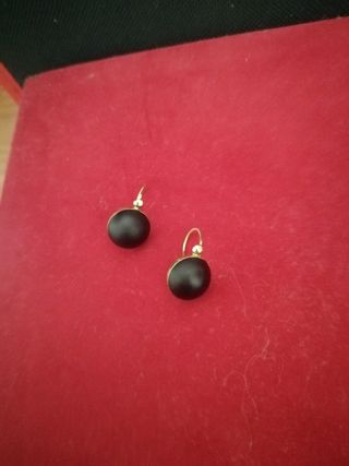 Pendientes de oro y azabache