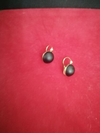 Pendientes de oro y azabache