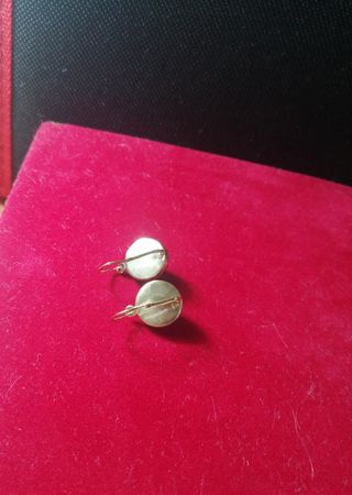 Pendientes de oro y azabache
