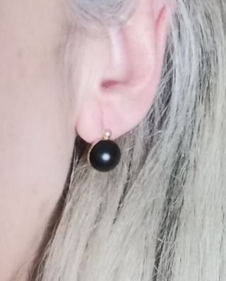 Pendientes de oro y azabache