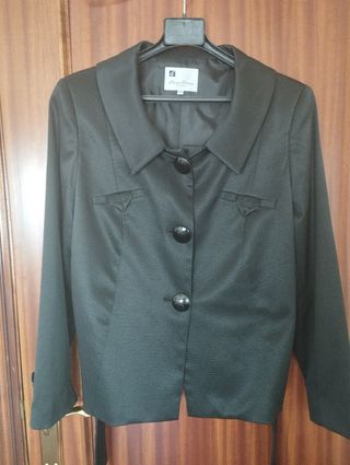 Chaqueta negra con cinturón Talla 46