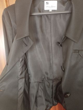 Chaqueta negra con cinturón Talla 46