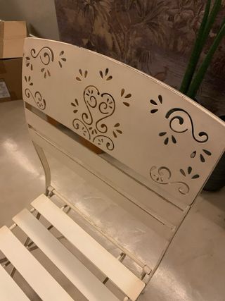 mesa y 4 sillas de hierro de la firma SIA