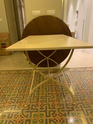 mesa y 4 sillas de hierro de la firma SIA