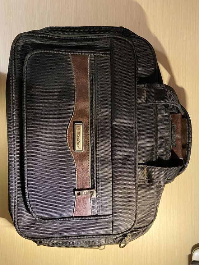 Funda de ordenador hasta 35cm. Múltiples aprtados