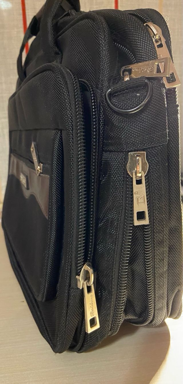 Funda de ordenador hasta 35cm. Múltiples aprtados