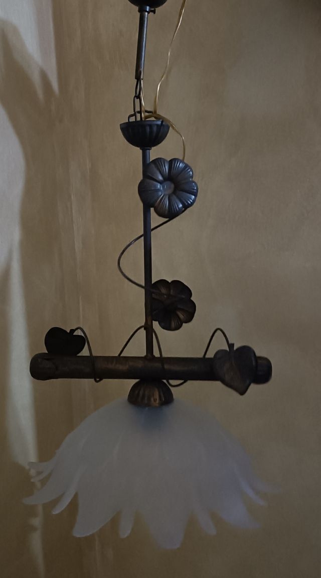 Lampadario in ferro battuto