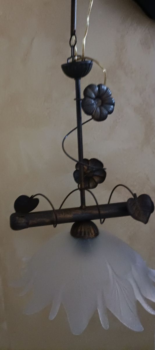 Lampadario in ferro battuto