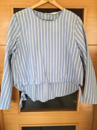 Blusa de rayas azul h blanca