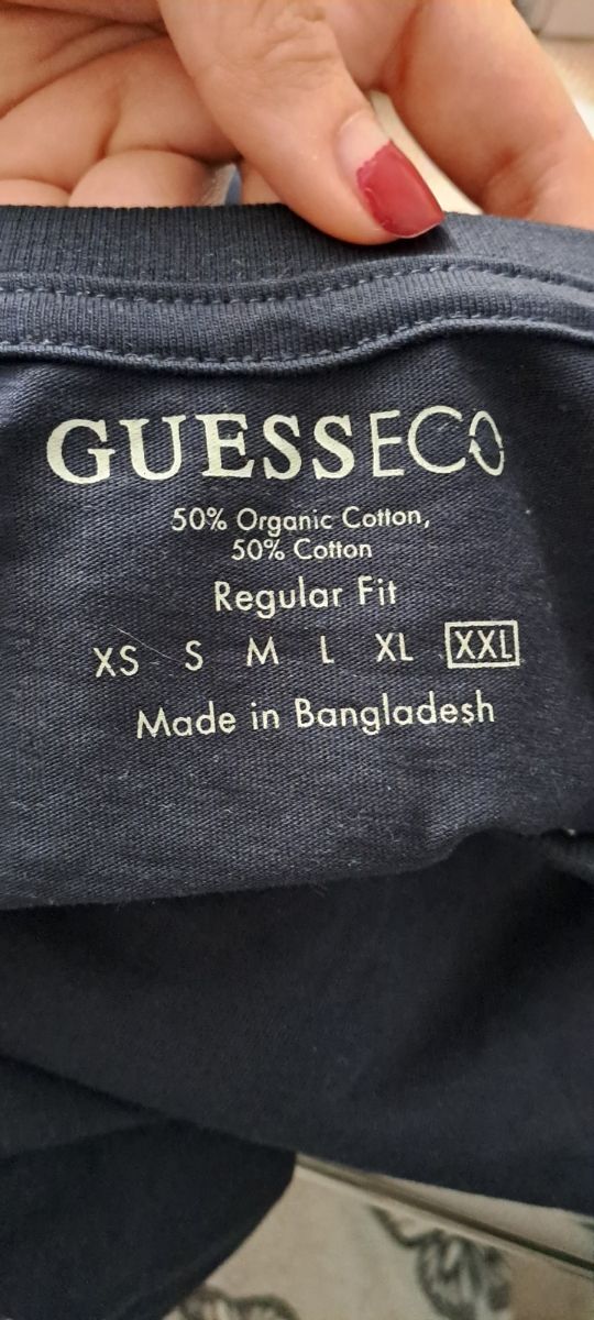 Camiseta marca Guess