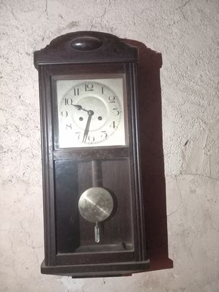 Reloj antiguo de pared