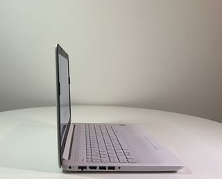 Portátil HP Laptop 15-da0070ns / i7-8GB-256SSD.