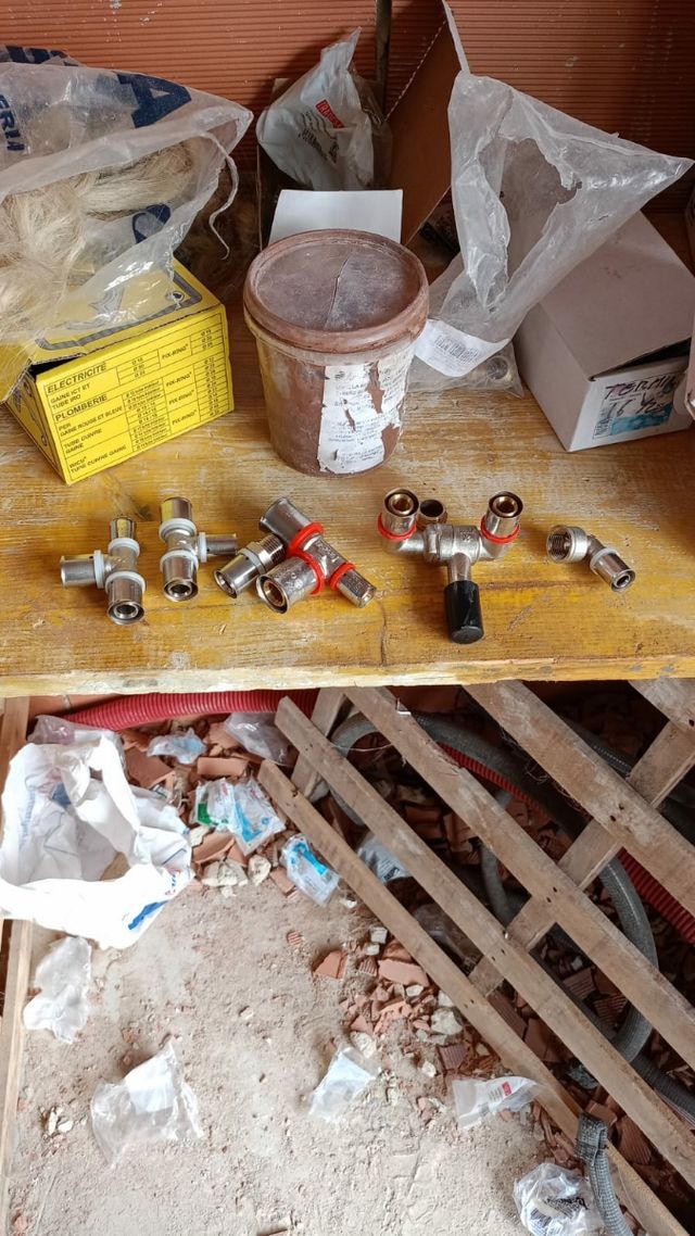 Para  enstalacion de fontanería  e electricidad