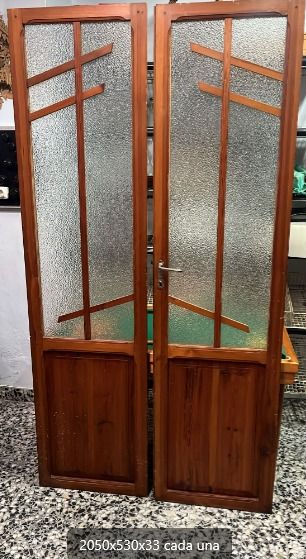 Puerta interior antigua acristalada