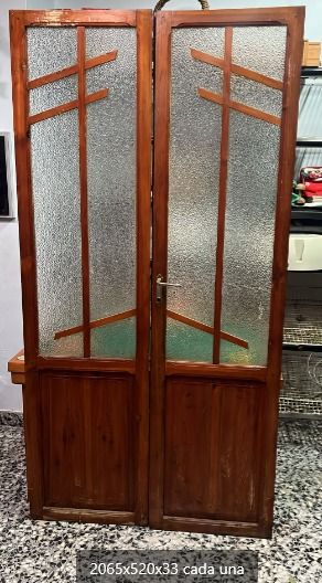 Puerta interior antigua acristalada