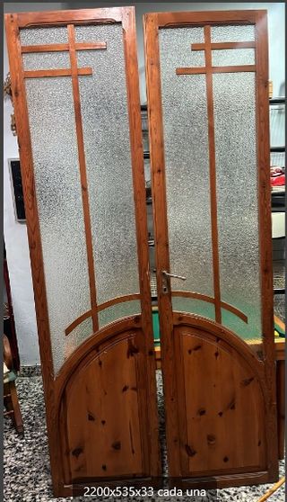 Puerta interior antigua acristalada