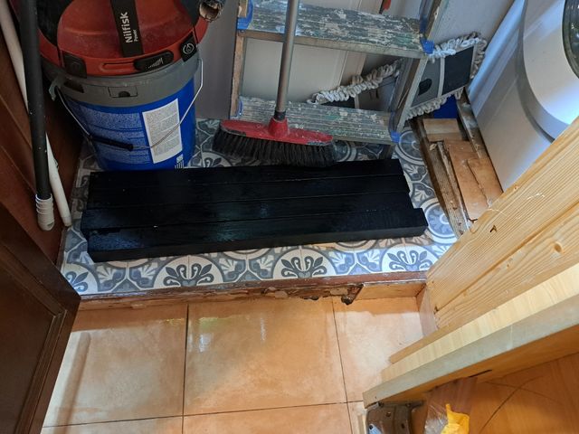 PATAS METÁLICAS NEGRAS