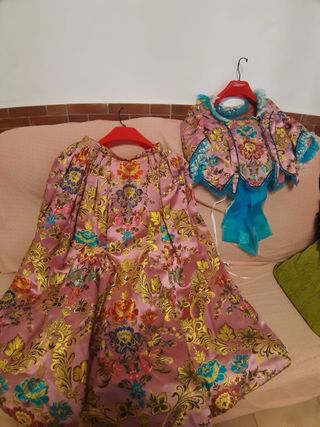 Traje de fallera rosa chicle