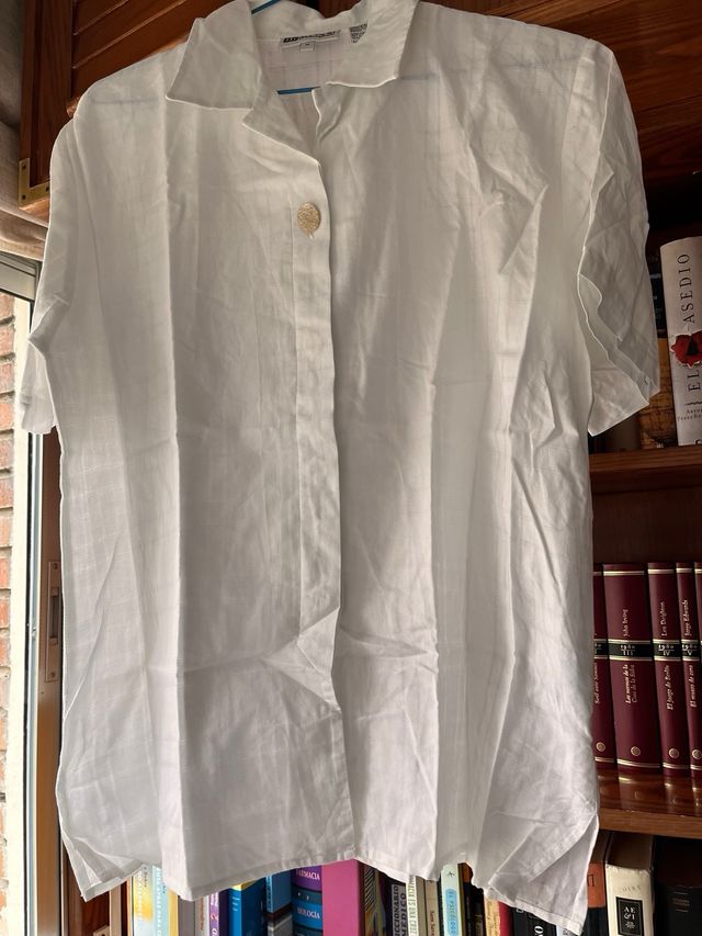 Camisa blanca manga corta, urgente