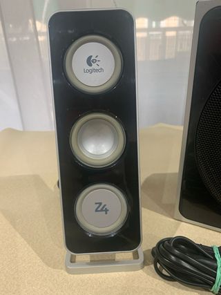Altavoces LOGITECH  Z4