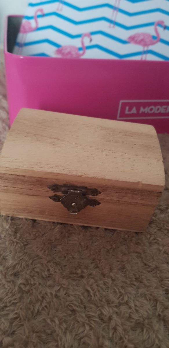 Caja metálica más regalo