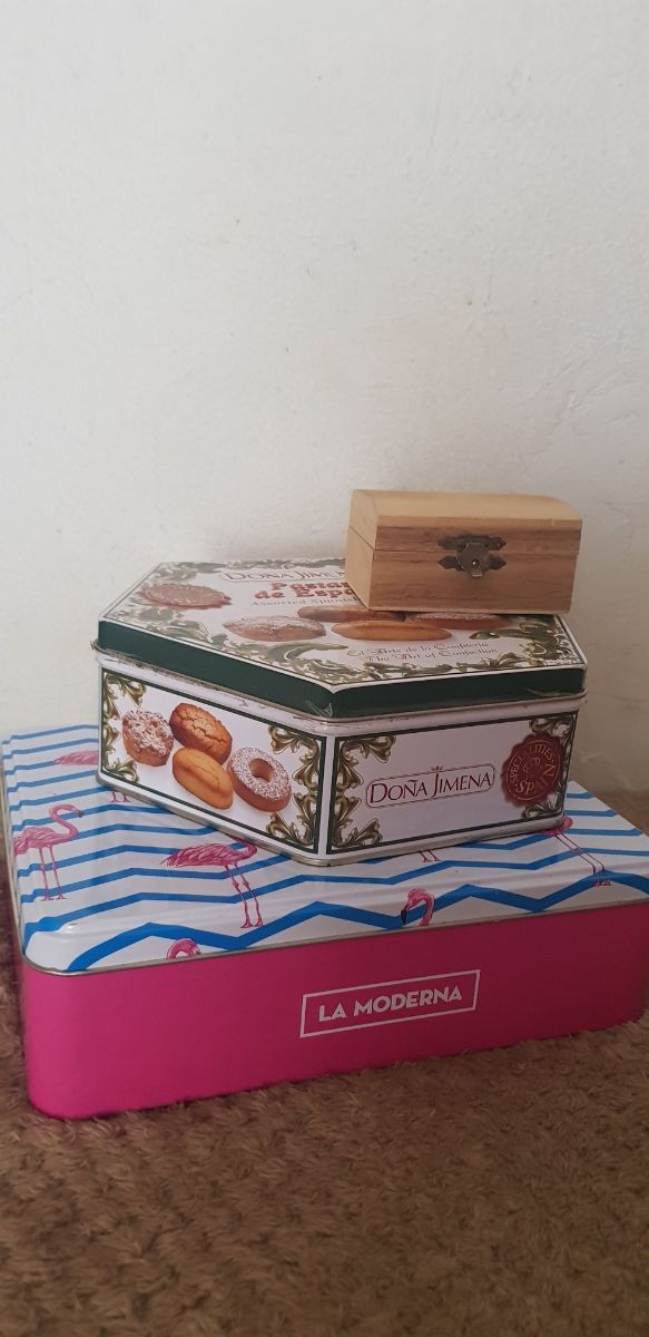 Caja metálica más regalo