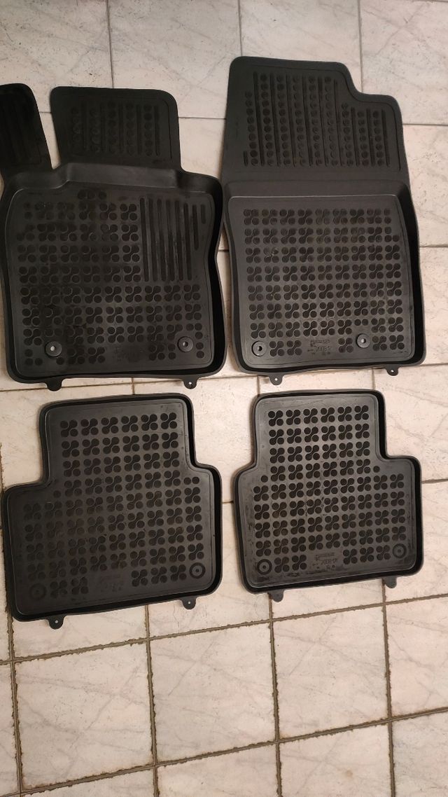 Tappetini auto in gomma 